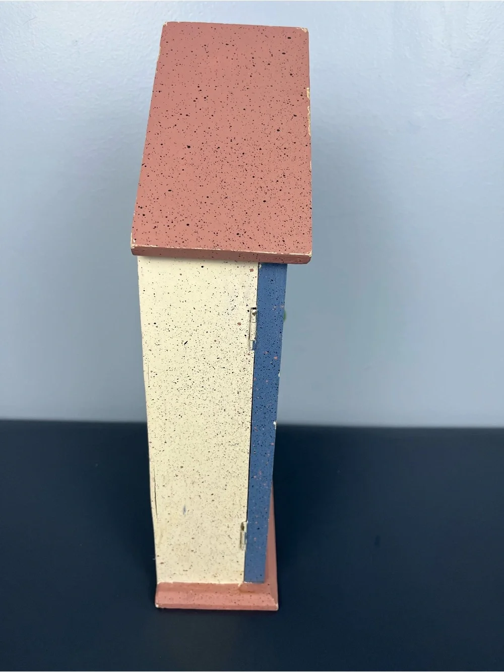 Birdhouse trinket shelf